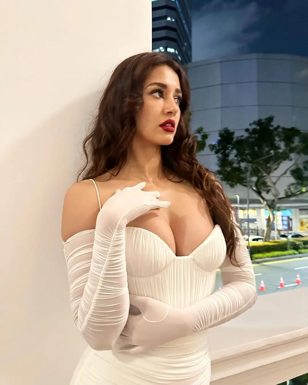 Mumbai Girl Disha Patani Long Legs Show in White Gown